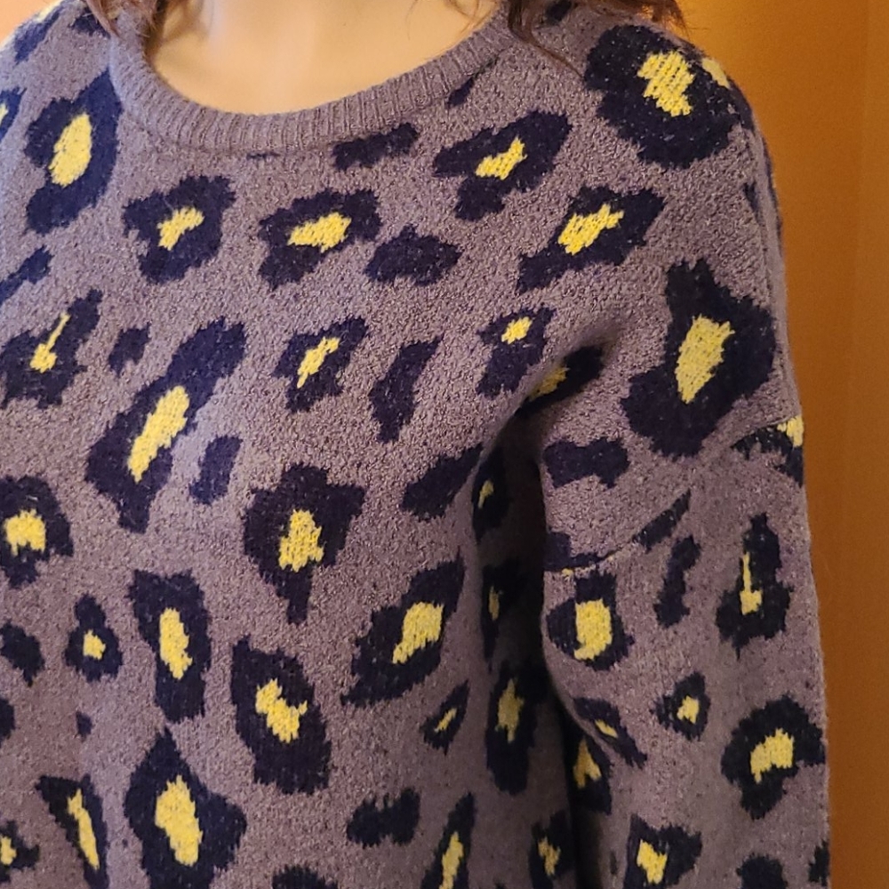 THML Sweater - Picture 5 of 16
